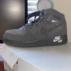 AIR FORCE 1’s SIZE 10